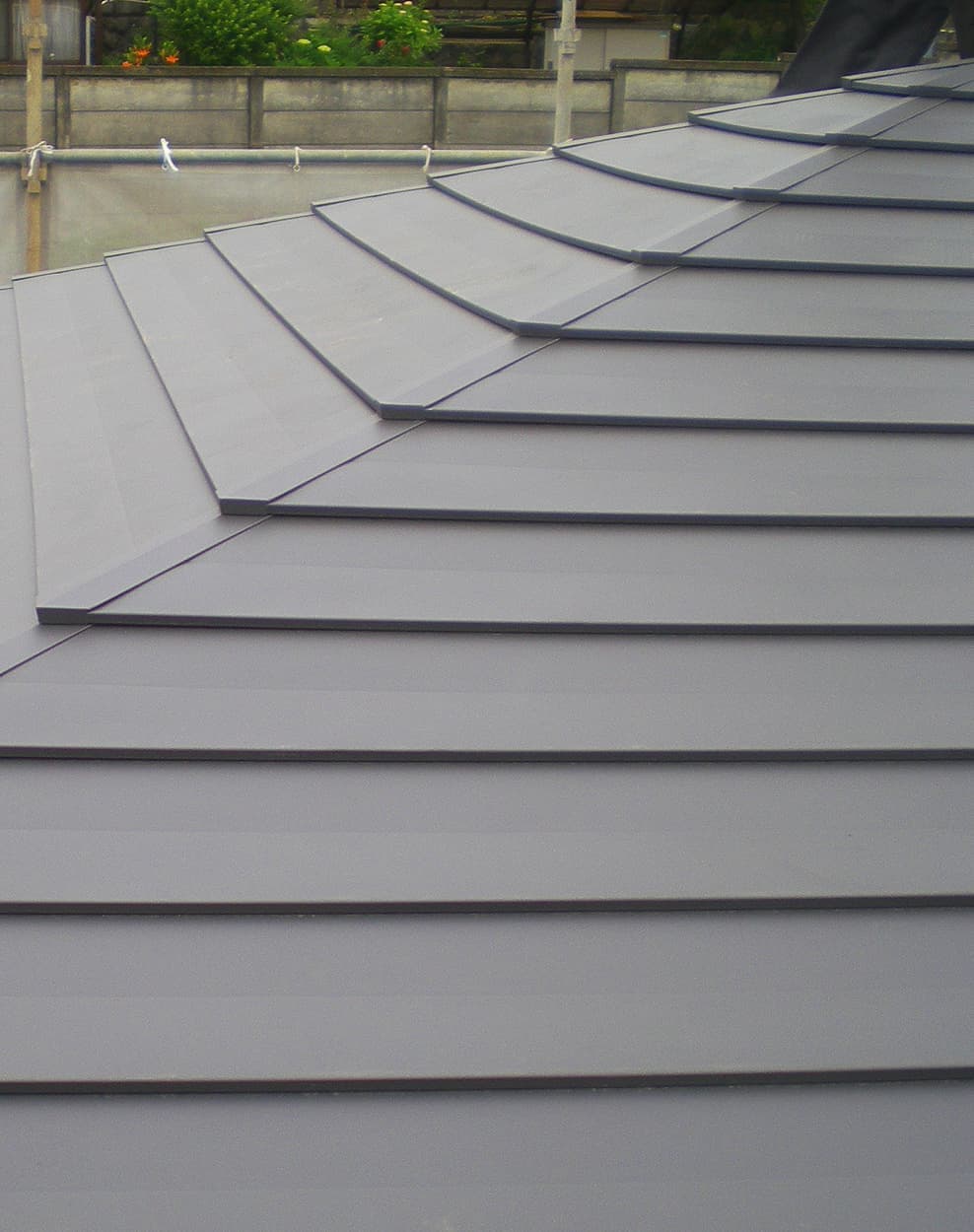 三代続いた経験と技術力。あなたと家族の大切な住まいを、風雨から守ります。