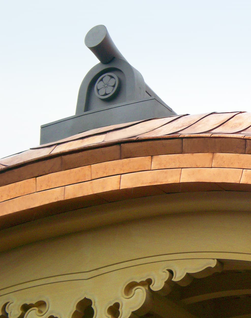 三代続いた経験と技術力。あなたと家族の大切な住まいを、風雨から守ります。